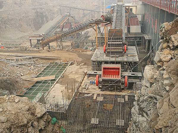 江西履带式重锤破碎机移动式破碎站