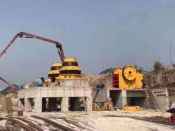 新疆石头重锤破碎机站多少钱